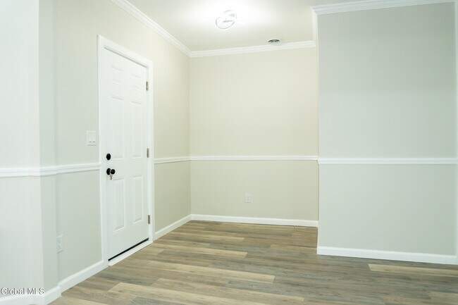 Building Photo - 418 3rd St