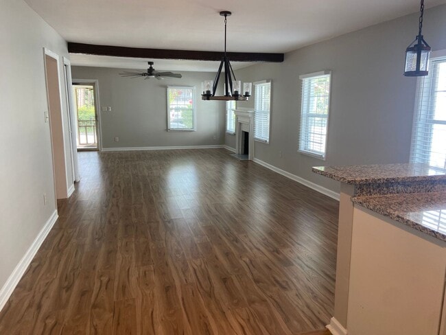 Building Photo - 3 BED | 2 BATH | MIDTOWN | FENCED YARD