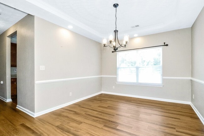 Building Photo - 1000 Pershing Ct