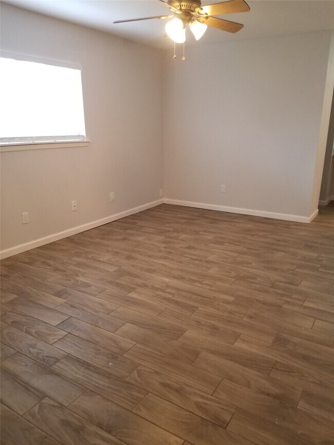 Building Photo - 18103 Autumn Hills Dr