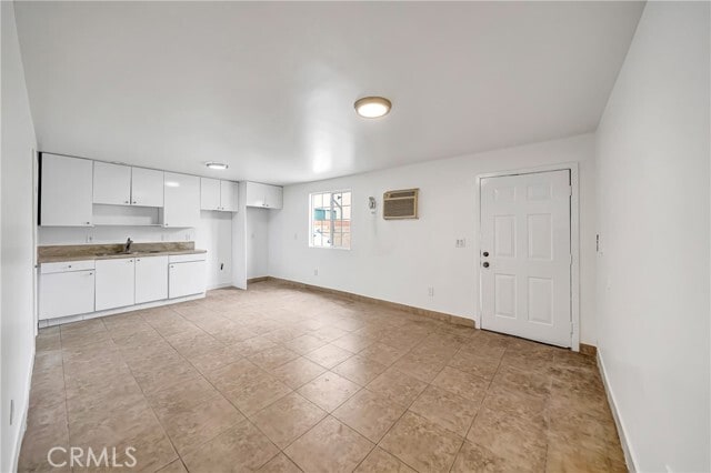 Building Photo - 6827 Simpson Ave