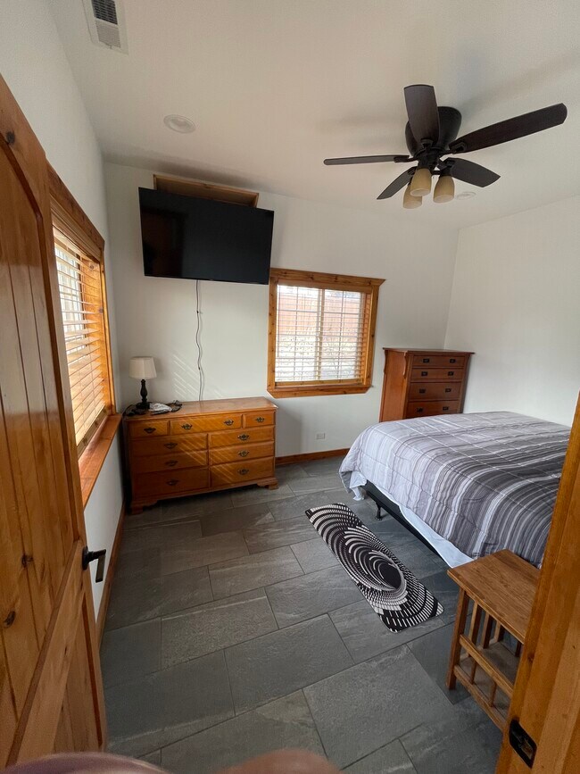 Building Photo - 25990 W Kathryn Dr