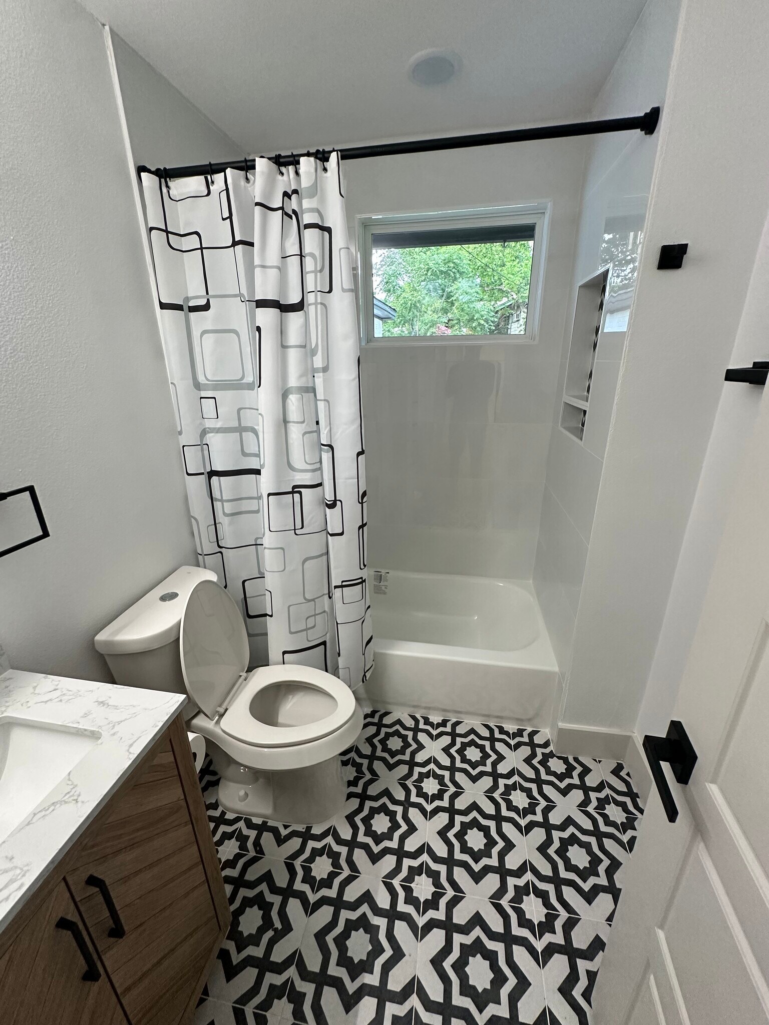 Building Photo - 1219 Adelaide Dr