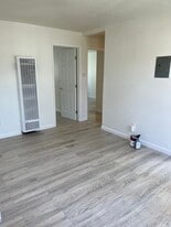 LR - 32 1st St