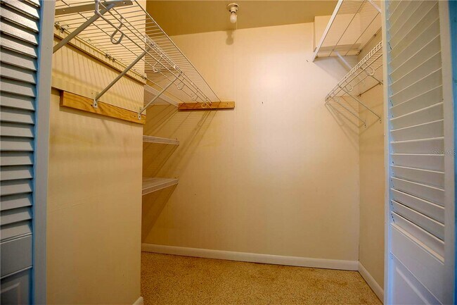 Building Photo - 1001 Brookside Dr