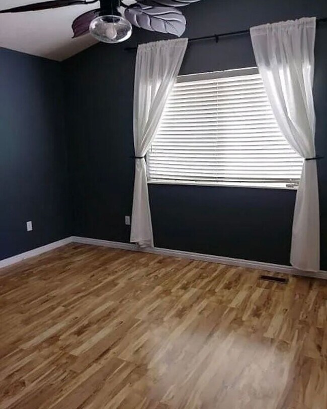 Building Photo - Beautiful 4 Bedroom Home in Layton!