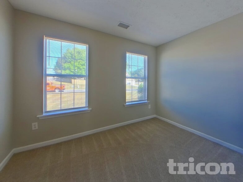 Building Photo - 3710 Michaels Creek Way