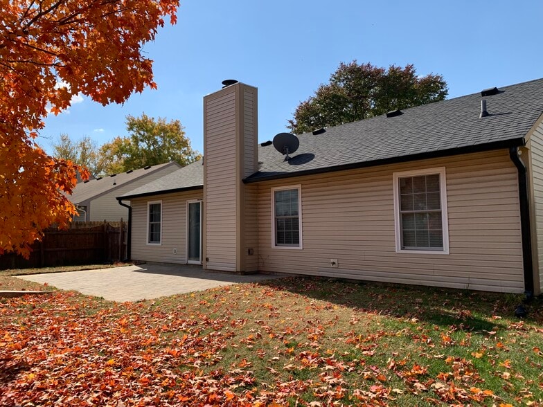 Building Photo - 1527 Country Pointe Dr