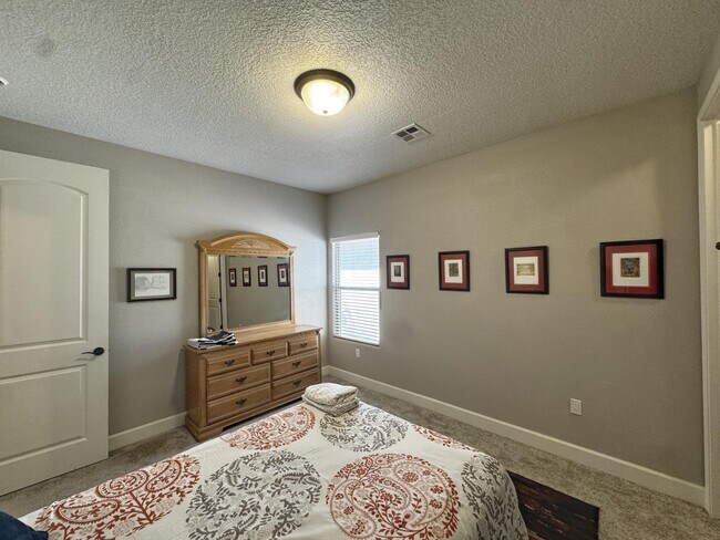 Building Photo - 6801 Prom Ave NE