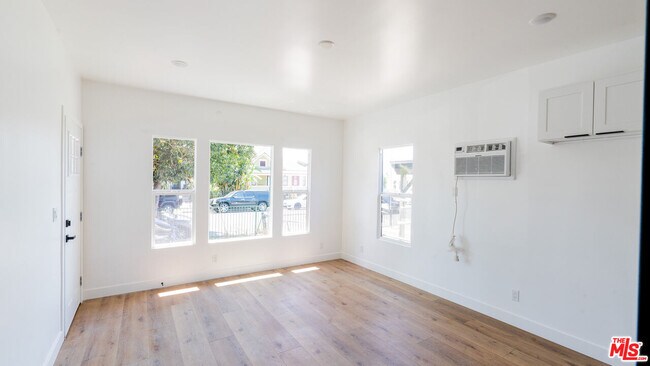 Building Photo - 153 W 51st St