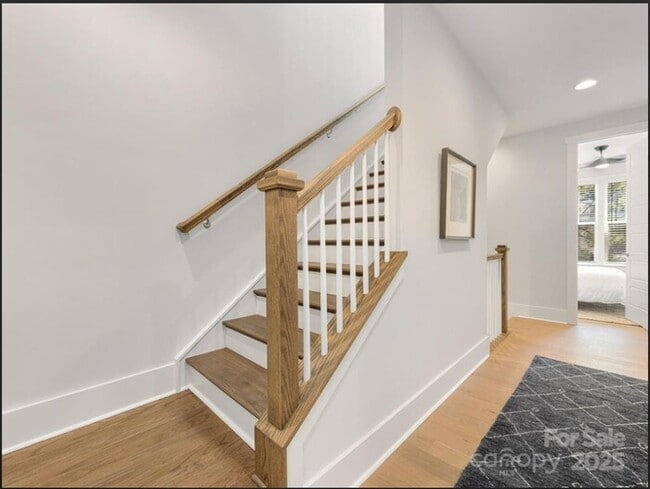 Building Photo - Beautiful and spacious 4-bedroom, 5-bath h...