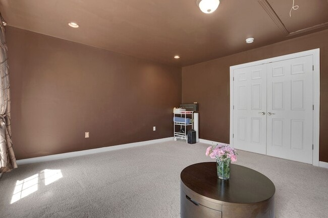 Building Photo - 3005 Coral Bell Ln