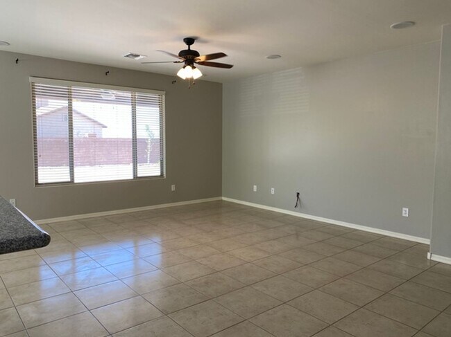 Building Photo - Spacious Tangerine Crossing - Corner Lot