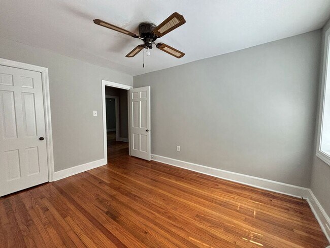 Building Photo - Available now. WATER & SEWER INCLUDED! Gre...