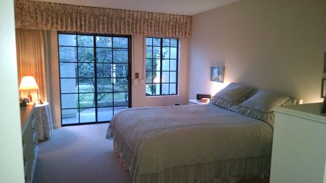 Building Photo - Charter Point Condo, 3 bedrooms, 3 baths !