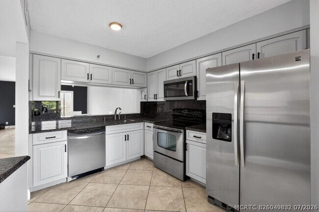 Building Photo - 2206 S Cypress Bend Dr