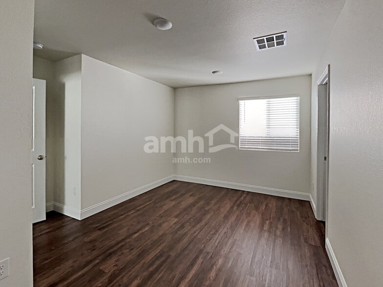 Building Photo - 6035 Schmidt St