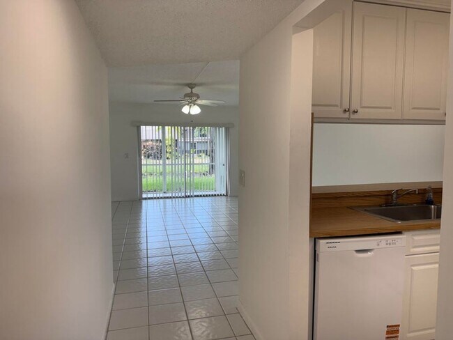 Building Photo - 2750 Forest Hills Blvd
