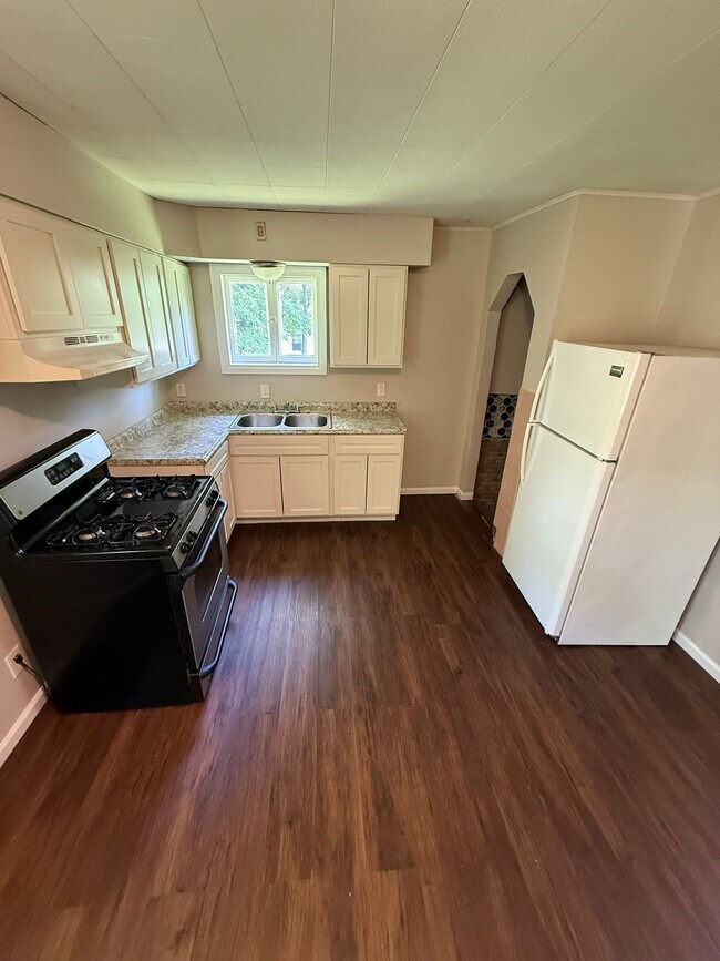 Building Photo - 837 Walters Dr