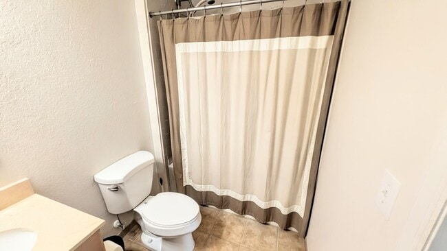 Building Photo - ANNUAL TURNKEY FURNISHED downtown Sarasota in luxury condominium!