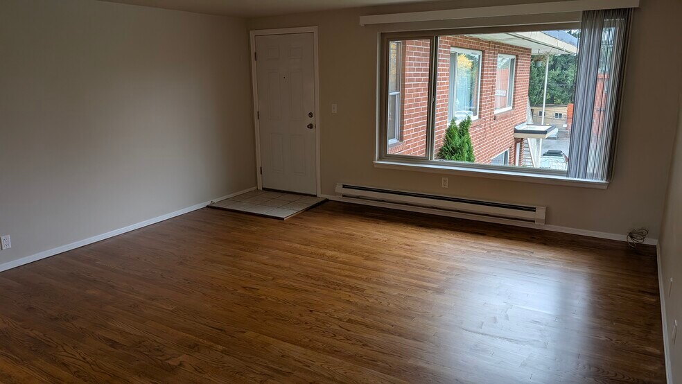 Front entry, huge window - 729 Pecks Dr