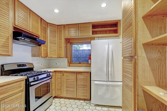 Building Photo - 105 Elberon Ave