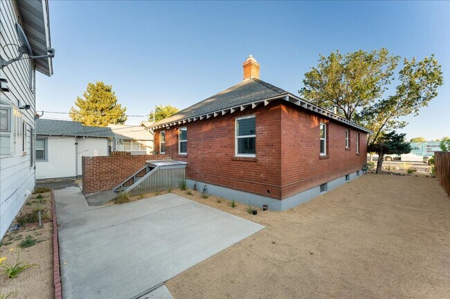 Building Photo - 315 Crampton St