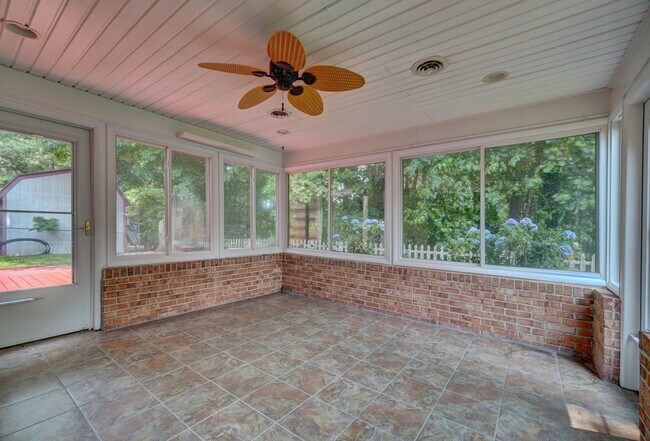 Building Photo - Fabulous 4-Bedroom Great Neck Home Ready 0...
