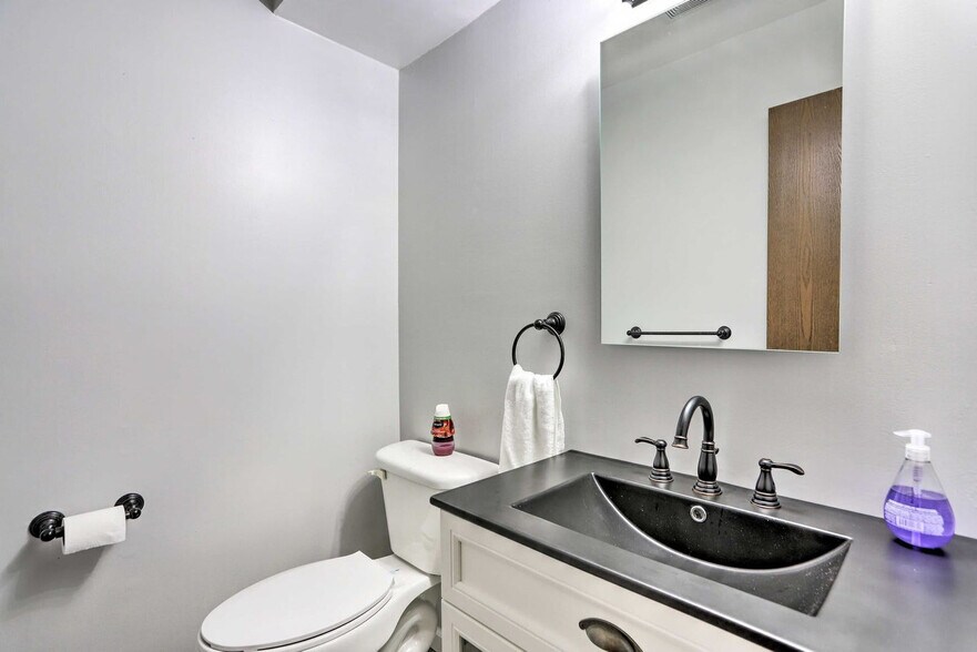 Building Photo - 6834 Woodmeadow Dr