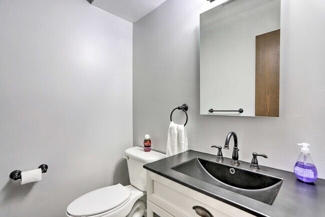 Building Photo - 6834 Woodmeadow Dr