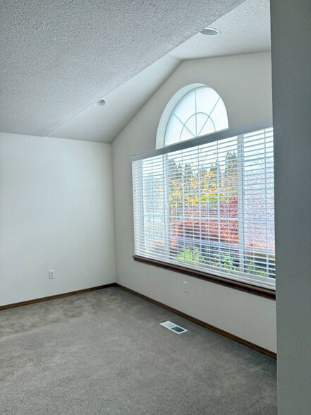 Building Photo - 109 Wilshire Way