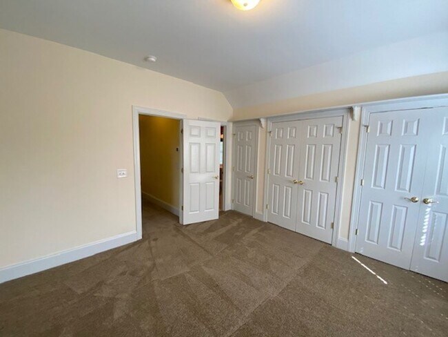 Building Photo - 131 Barclay Valley Dr