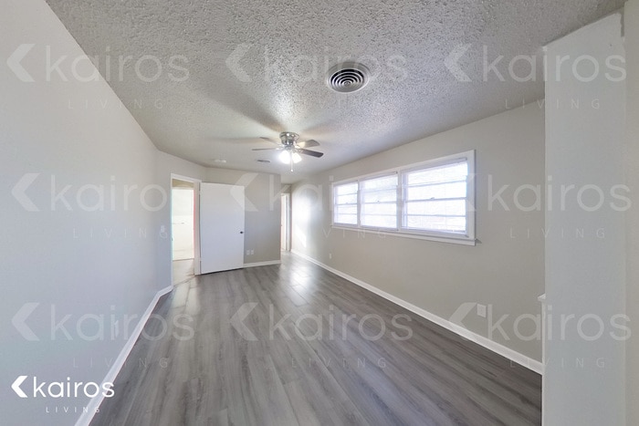 Building Photo - 2813 James Louis Dr