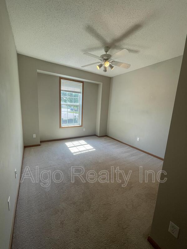 Building Photo - 1694 Oakbrooke Ct