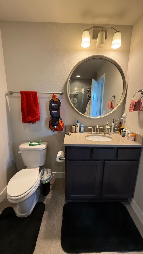 Building Photo - Upscale Furnished 2BR Townhouse in Downtow...