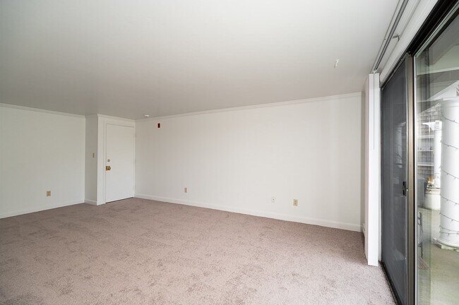 Building Photo - 138 Main St