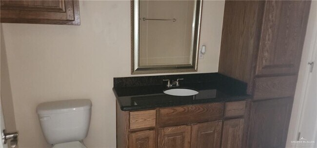 Building Photo - 14 Samgar St