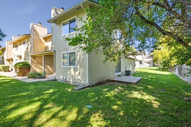 Building Photo - 2630 Davidson Dr