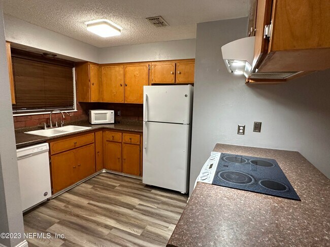 Building Photo - 11608 Dunes Way Dr N