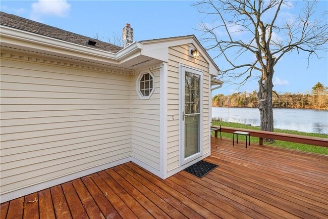 Building Photo - 8 Pine Ln