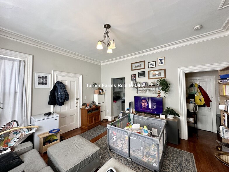 Primary Photo - 13 Pleasant St