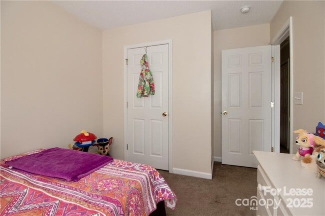 Building Photo - 137 Lynch Cir