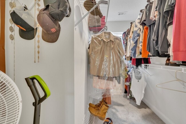 Building Photo - AVAILABLE NOVEMBER (PET FRIENDLY)