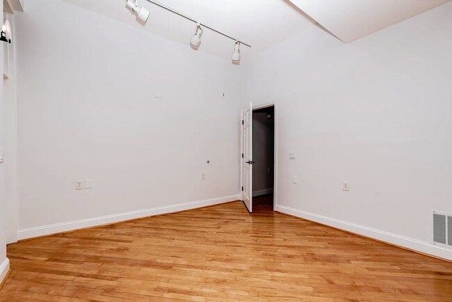 Building Photo - 1337 S Vandeventer Ave