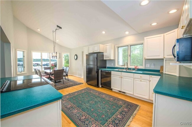 Building Photo - 1916 W Lake Rd