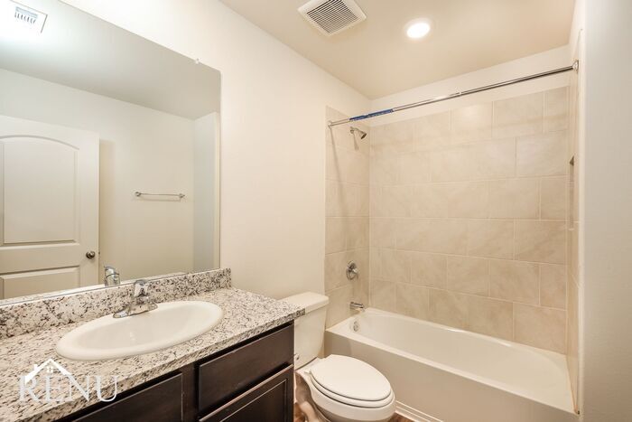 Building Photo - 10922 Chatham Ct