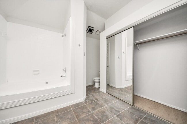 Building Photo - 3611 Bee Bayou Ln