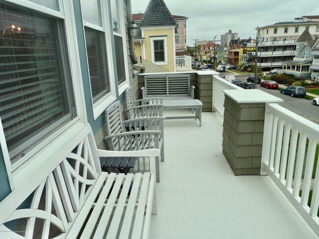 Building Photo - 4 Ocean Ave N
