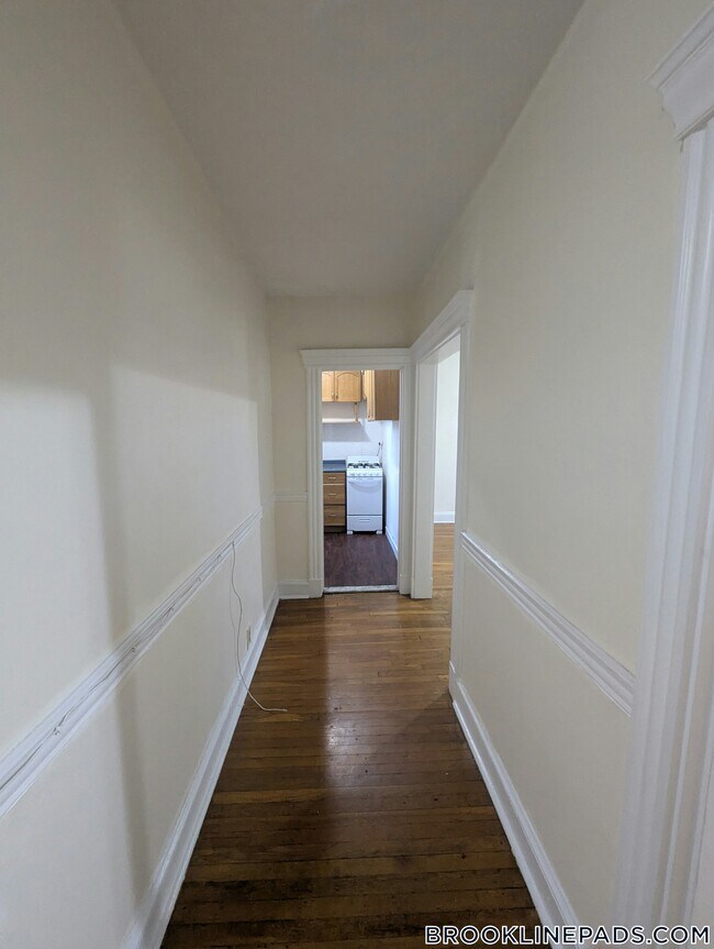 Building Photo - 364 Riverway