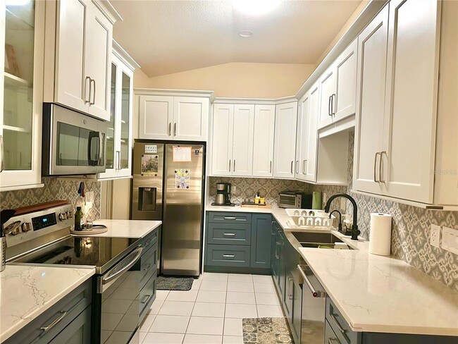 Building Photo - 251 Vista Del Lago Way